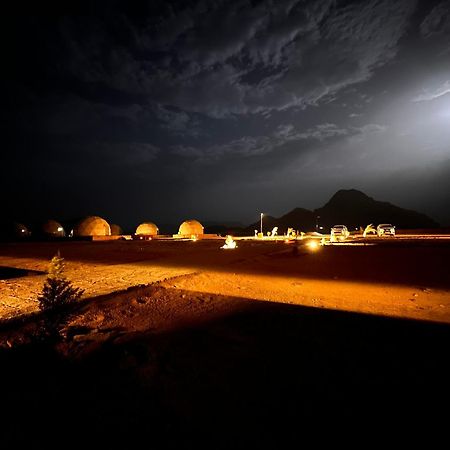 Rum Island Luxury Camp & Bubbles Hotel Wadi Rum Exteriör bild