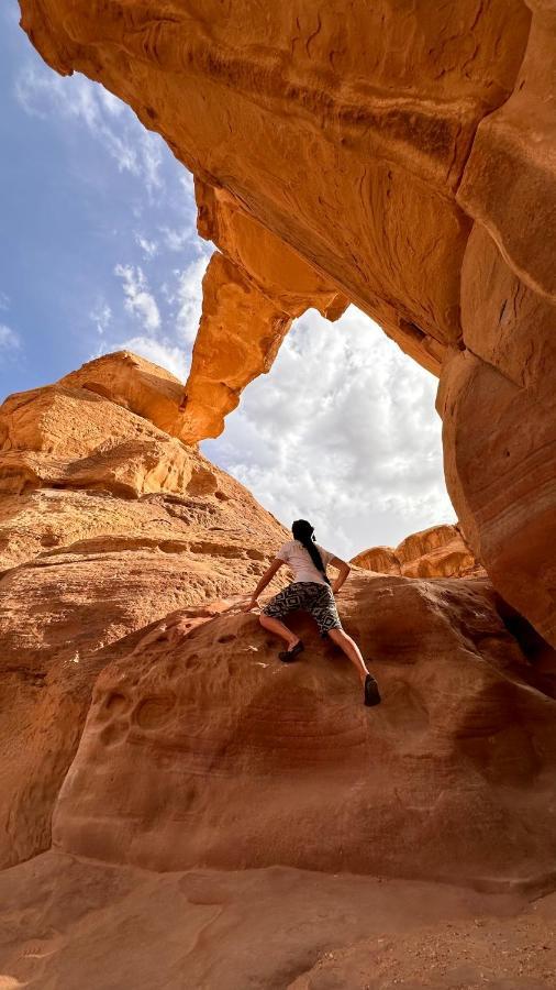 Rum Island Luxury Camp & Bubbles Hotel Wadi Rum Exteriör bild