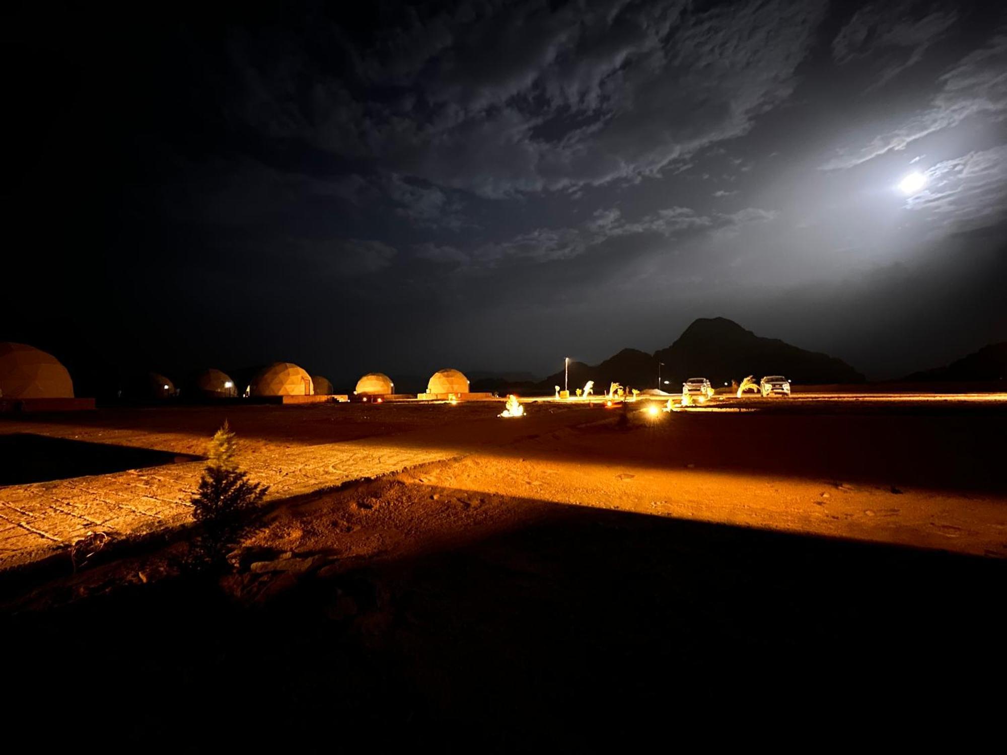 Rum Island Luxury Camp & Bubbles Hotel Wadi Rum Exteriör bild