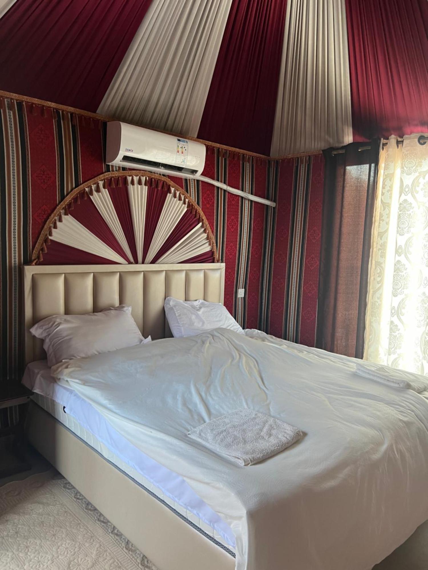 Rum Island Luxury Camp & Bubbles Hotel Wadi Rum Exteriör bild