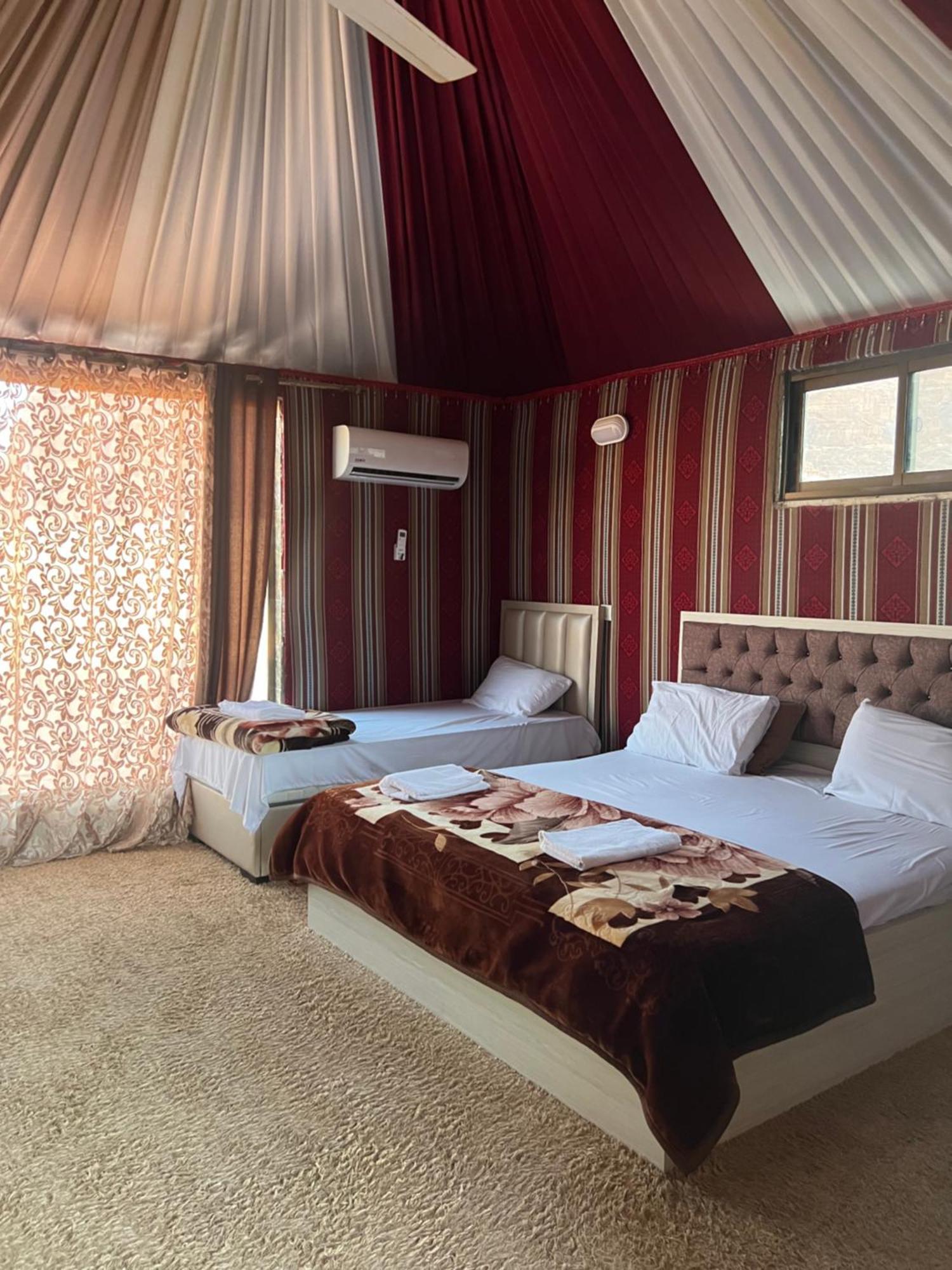 Rum Island Luxury Camp & Bubbles Hotel Wadi Rum Exteriör bild