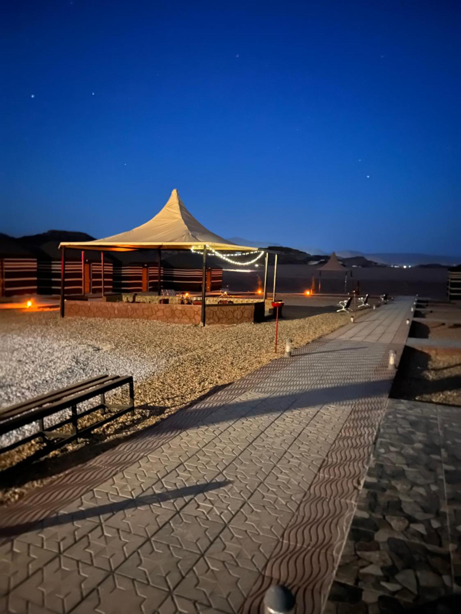 Rum Island Luxury Camp & Bubbles Hotel Wadi Rum Exteriör bild